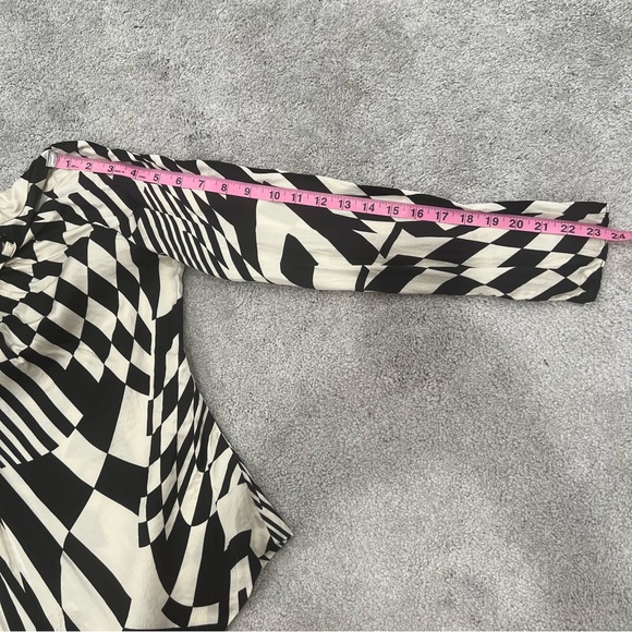 Zara Black and Ivory Pleated Top Women’s Sz M - Picture 10 of 10